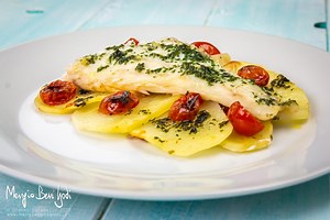Persico al forno con patate e pomodorini - Mangia Bevi Godi - Blog di cucina e ricette