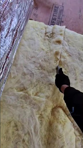 How to install insulation on air conditioning ducts ✅️ #hvac #josemartinez #construction #usa