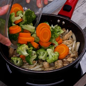 Voici une recette de poulet au brocoli, facile et délicieuse à l'orientale ! | Recettes Apprenez