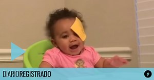 'Cheese challenge': el insólito reto viral por el que padres le tiran queso en la cara a sus bebés
