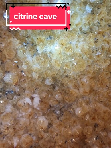 could look at this cave first ages, so beautiful 😍 such lovely energy ✨️ #heattreated #citrine #amethyst #cave