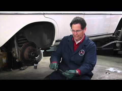 Gravity Brake Bleeding / Flushing Method For 30+ Year Old Cars