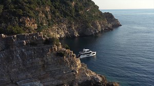 484K views · 256 shares | The latest addition to Absolute Yachts’ quirky Navetta family possesses all the qualities we admire in the range, but with a notable trick up its sleeve. Jack takes a test drive of the Navetta 64... Watch more videos like this on our YouTube channel: https://www.youtube.com/motorboatyachting | Motor Boat & Yachting | Facebook