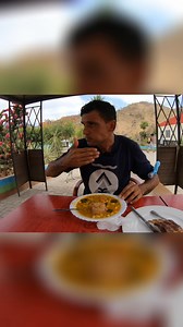 Descubra os segredos da cachupa, desde a preparação até à degustação. O vídeo explica as duas formas de servir este prato delicioso: fresca e refogada. Experimente! #Cachupa #CulináriaCaboVerdiana #Gastronomia #Receitas #ComidaTípica | Cape Verdean