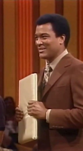 TV Host Tried the One-Inch Punch… Then This Happened 😳 #zavispirit #brucelee #martialarts #kungfu