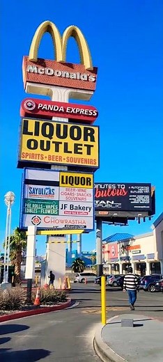 Cheap & Tasty Food Near Mandalay Bay | Vegas Food Tour 🍕✨