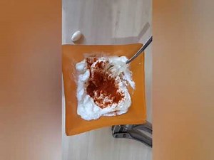 Sos de usturoi cu smântână și boia dulce, rapid și delicios