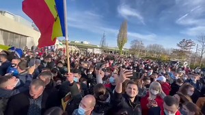 7.1K shares · 556 comments | Lângă secția de vot din Frankfurt se intonează Imnul Național al țării. 珞 | Zona Liberă | Facebook