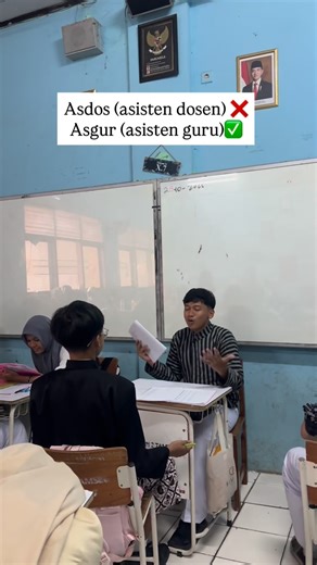 mrs_titi II Psychology Enthusiast on Instagram: "Siapa bilang hanya dosen yang punya asisten? Saya sbg guru punya banyak asisten juga😄 1. Subject PIC (person in charge) : siswa yang membantu dalam kegiatan di kelas. Biasanya ditentukan di awal semester dan bertugas selama satu tahun. 2. Peer assesment (penilaian rekan) Dipilih berdasarkan penguasaan materi, yang lebih cepat menguasai materi tsb bisa bantu guru untuk menilai teman sekelasnya . Jumlahnya bisa 5-7 orang tergantung kebutuhan. Semua