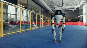 Mientras unos esperaban ver autos voladores en 2020 🚘 , Boston Dynamics pone a sus robots a bailar 💃🤖🕺 para terminar el año 😳 | Xataka LATAM