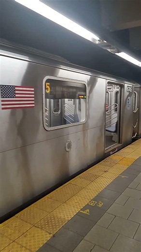 5 Local and 5 Express Trains at Brooklyn Bridge City Hall