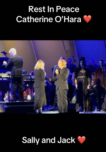 I am so grateful I got to see them both perform in person 🥺❤️ #catherineohara #dannyelfman #nightmarebeforechristmas #sallynightmarebeforechristmas #sallyssong