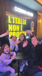 Sorprendente ed incredibile! 💥🎬 Così lo definiscono gli spettatori che hanno potuto vedere Io Sono La Fine del Mondo in anteprima ad UCI Verona! La serata è stata davvero spettacolare, eravate tantissimi e vi ringraziamo! ✨ Il nuovo film con Angelo Duro sarà nelle sale UCI Cinemas a partire dal 9 gennaio, non perderti l'occasione di vedere il regista ed il protagonista dal vivo! Vi aspettiamo il 9 gennaio ad UCI Bicocca alle ore 21 e l'11 gennaio ad UCI Palermo alle ore 19.30. 🎟 https://www.u