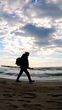 Photographing when the sun makes the sea and sand shine