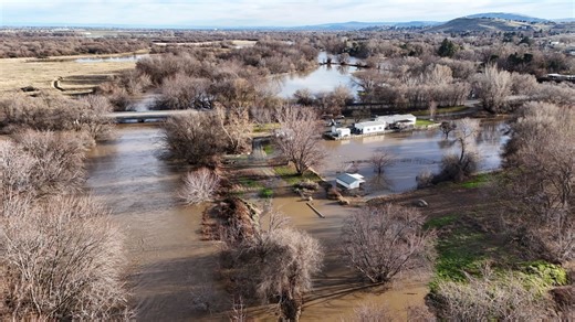 Yakima River flooding threatens roads in West Richland, Benton County
