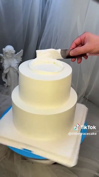 Mastering Cake Decorating: 3 Layer Cake Tutorial