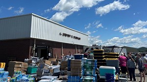 Bowling Green police bring tornado relief to Laurel County - WNKY News 40 Television