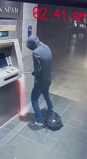167K views · 1K reactions | OMG He just broke the ATM  #thief #ThiefCaught #brokeatm #ATM #robbery #atnight #caught #CCTVFootage #CCTVCamera | Unseen-footages | Facebook