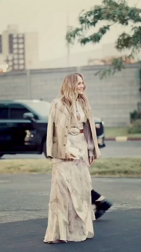 64K views · 2.6K reactions | She's coming  #JenniferLopez | FANS DE JLO EN ECUADOR | Facebook