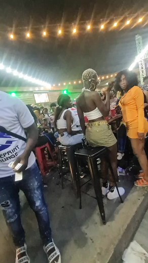 When fine girls want to give you the vibe. 🔥 🔥 🔥 #GHANA #ghanaparty #ticktokghana #highlife #decemberinghana #afro #dance #africa #africantiktok #africadance #blacksheriff