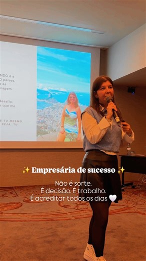 Ema Aldeano - Travel Consultant 🌍✈️ on Instagram: "Durante anos procurei um negócio meu. Tentei algumas áreas, mas percebi rápido demais: 1️⃣ não davam rendimento 😕 2️⃣ exigiam horas infinitas para ganhar bem 🫣 Gosto de desafios e de ganhar por resultados. ❤️‍🔥 Mas odiava que me limitassem o rendimento com tectos e objetivos cada vez mais altos 😤 Sempre trabalhei muito. Mas trabalhar muito não é sinónimo de crescer muito. 😔 Até que encontrei algo alinhado comigo: 🌎 Viagens 🤑 Rendimento i