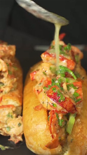 How to make the best lobster roll #shorts #lobster