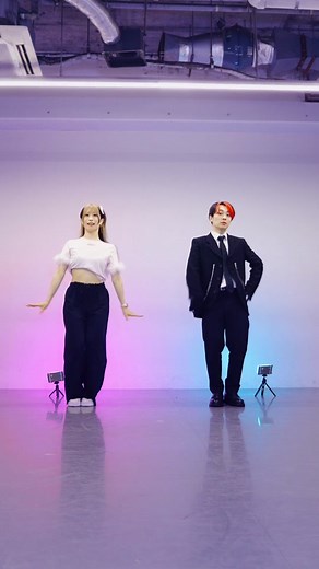 らん先生とアニメダンスどっちも覚えましたか🩷🩵Oshinoko Idol & Anime Dance!!#oshinoko #推しの子 #aihoshino #animedance #アニメダンス #anime #dance #yoasobi #アイドル