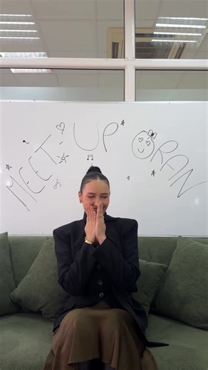 Maroua on Instagram: "ANA NROH LEL WAHRAN W MA NDIRCH MEETUP?????!!!! 😮‍💨 MAKANCH MENHAAAA Amener ma marque dans ma ville natale est si spécial pour moi *larmichette* … j’ai si hâte de vous voir, j’espère que vous serez nombreux 🥹 (omg c’est bon, j’ai encore peur qu’il y ait personne !!!!) 🗓️ 20/12/25 🕐 13h - 16h 📍 @azmall.grandoran 🍇 dress code : touch of burgundy (ATTENTION vous respectez pas le dress code 👀😂) Love you 🫶🏼"