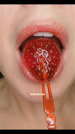 Strawberry Crunch ASMR 🍓🤤 #satisfying