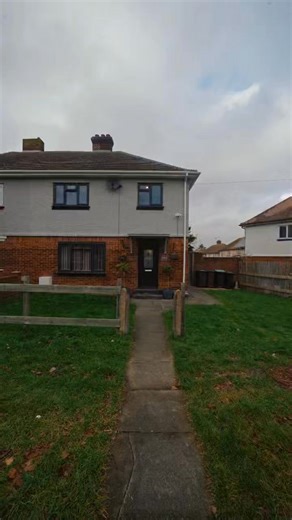 A Home That Feels Warm the Moment You Step Inside 🔥🏡 🏡Beautifully Presented 3 Double Bedroom Semi-Detached Home with Open-Plan Living, Log Burner & Generous Garden in Northfleet🏡 ✨Guide Price £350,000 - £400,000✨ Features 🛏️ Three Bedroom ✅ Generous Plot 🍽️ Open Plan Kitchen & Dining Space ✨ Log Burner 📚 Good Local Schools 📍 Close To Ameneties 🔗 Excellent Transport Links Contact us today! 📞 Call Us: 01474 643101 📧 Email: josh@jagspropertygroup.com 💻 Website: www.jagspropertygroup.com