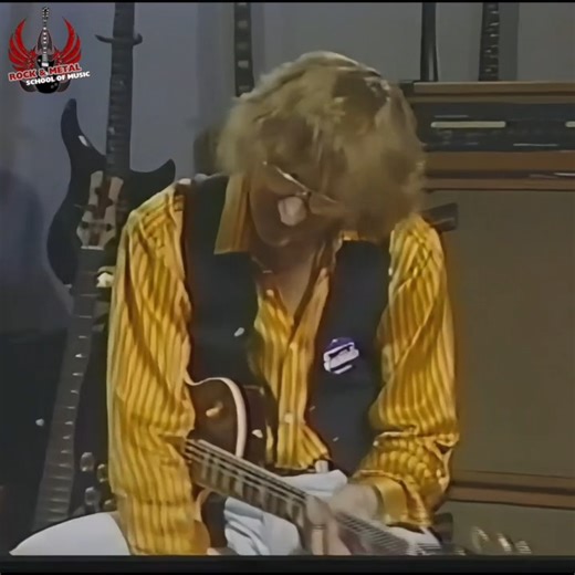 Joe Walsh - Instructional for Guitar Clip 04 Check out my Patreon to watch the complete video. You can find the link in my profile. #JoeWalsh #GuitarLesson #RockGuitar #Eagles #JamesGang #GuitarInstructional #ClassicRock #GuitarRiffs #GuitarTone #GuitarTutorial | Rock & Metal School Of Music