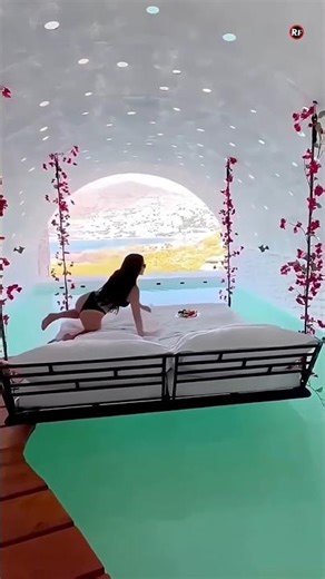 Why Do Hotels Use White Bedsheets? 🤔 #shortsfeed #viral