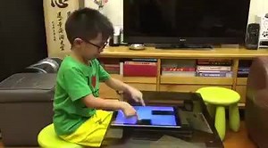 One of Piano Tiles 2's junior fans from Hong Kong, James Yu, with the age of 5, masters the game like this. (Video Source: http://bit.ly/1ZMLmcS) | Piano Tiles 2