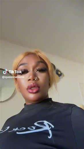 Vidéos de Adja Adama Gueye (@adja_adama_) avec son original - Adja Adama Gueye