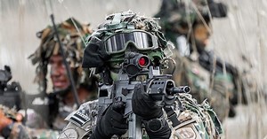 POTD: Latvian Mechanized Brigade with FN Minimi & HK G36