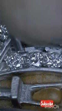 Round Brilliant & Baguette Diamond Setting