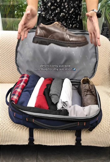 Use this sturdy bag as a duffel or a backpack! #tolaccea #backpack #travelbag #travelbags #dufflebag #backpacks #carryon