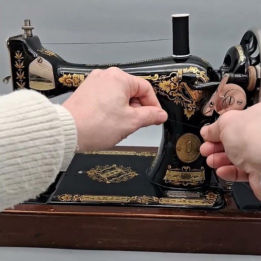 Singer 27, 28, 127, 128 – Wind the Bobbin