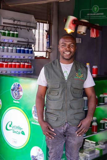 🌟Black History Month Spotlight: Aluwaine Tanaka Manyonga Aluwaine is the founder of Zambezi Ark Technologies, his journey in building services engineering is one of innovation, impact, and inspiration. From winning the SLL Young Lighter 2020 Award to receiving the prestigious Ken Dale Travel Bursary, he carried out transformative research in Zambia and rural Zimbabwe, exploring off-grid solar-powered DC LED lighting and sustainable energy solutions. His work demonstrates how engineering can dri