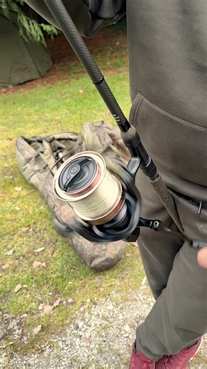 Silky smooth 😍 and ready for action! 🎣https://www.omctackle.com/products/dancefloor-monofilament It’s time for the next adventure, MANIACS! 👊 Here’s @gabriel.stoian82 loading the Black Pearl Reels with 18lb Dancefloor 🪩🕺 — hopefully 🤞 in preparation for a battle with another MONSTER @iktusbearn carp! 🐳 The Wand and Twig 🪄 have both cast spells here before… what can the next MAGIC family member do 👀 in these challenging conditions? 🥶 #carpfishing #fishingreel #fishing #omctackle #onemor