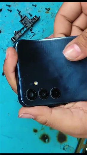 easy back cover remove samsung #youtubeshorts #smartphone #automobile #funny #repair