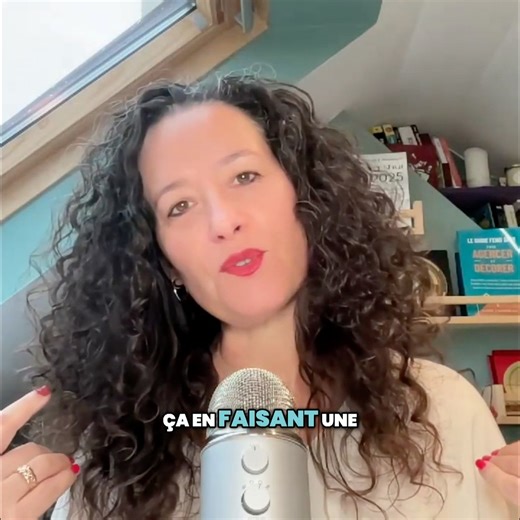 À quoi ressemble une maison Feng Shui ? C’est une question qu’on me pose tout le temps… et la réponse pourrait bien vous surprendre ! Non, une maison Feng Shui n’est pas remplie de carillons, de grenouilles dorées ou de bibelots “porte-bonheur”. C’est une maison vivante, fluide, lumineuse, où chaque espace soutient votre santé, vos relations, vos projets et votre bien-être au quotidien. Dans l'épisode de podcast de la semaine, je vous emmène en visite guidée à travers 6 aspects essentiels de la 