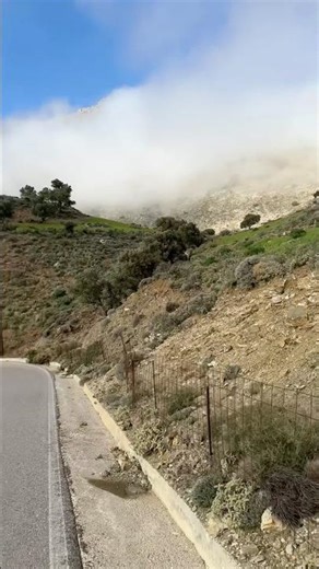 Σύννεφα από τη θάλασσα πάνω από την Κρήτη | Δρόμος προς Τριόπετρα | Sea Clouds Over Crete