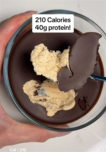 High Protein Greek Yogurt Chocolate Bark — 210 Cal, 40g Protein
