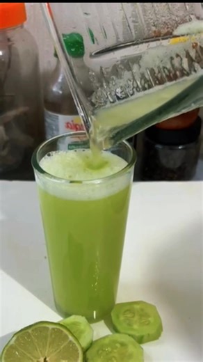 Squeeze lemon over cucumber and see what happens! 🥒🍋 This simple homemade mix is going viral because many people say it helps them feel lighter, less bloated, and more energized. While blending cucumber, lemon, and water, we also send a special greeting to nilda vera in new york and carmen del corral in spain — thank you for watching and sharing! 🌍✨ This natural drink may support hydration, digestion, and the removal of excess fluids, helping your body feel refreshed from the inside out. Try 