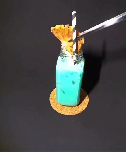 Blue Hawaiian | How to Make a Cocktail | Cocktail Recipe | Tutorial