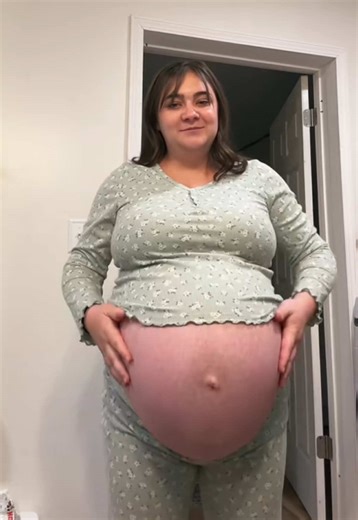 I’ve gained 75 lbs…I’m only 5’1, my back cannot take one more pound 🥲😮‍💨 #pregnant #pregnancy #bellybump #secondtimemom #bigbelly