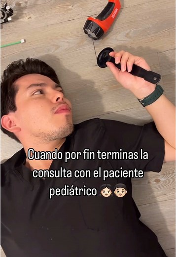 👶👁️ Atender a los peques en su evaluación visual puede ser todo un reto… pero también es una experiencia llena de sonrisas, juegos y aprendizajes. 🎨🧸 Cada lente, cada diagnóstico… ¡es una oportunidad para mejorar su mundo! 🌈💖 #humor #humortiktok #miopia #miopiayastigmatismo #consultavisual #lentesparaniños #terapiavisual #optometria