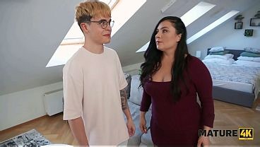 MATURE4K. Christina Santes called a Handyman