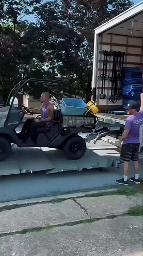 You’re watching a job your last movers would’ve cried over 💪 Most crews see this and freeze. Not us. Loaded a UTV in Spring Grove ➜ delivered to East York — clean, smooth, zero stress 😎 Heavy, awkward stuff? Our specialty. 🔥 UTVs, safes, gym equipment, pianos, hot tubs.. We move what other crews won’t touch 💯 No shortcuts. No sketchy moves. Just skill, communication, and that Kinetic swagger ⚡️ You call… we move it. 💪🔥 Tag someone whose movers would’ve tapped out 👇 #kineticmovers #yorkpa 